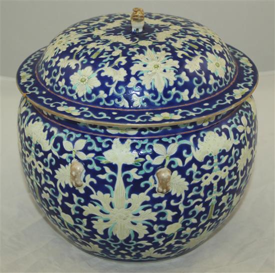 A Chinese blue ground kamcheng and cover, Tongzhi mark, late 19th century, 21.5cm, cover repaired